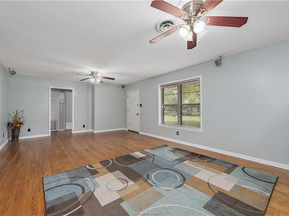 4th image of 3909 Glenn Oaks Dr