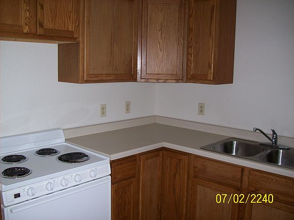 5th image of 828 Hobart St APT A