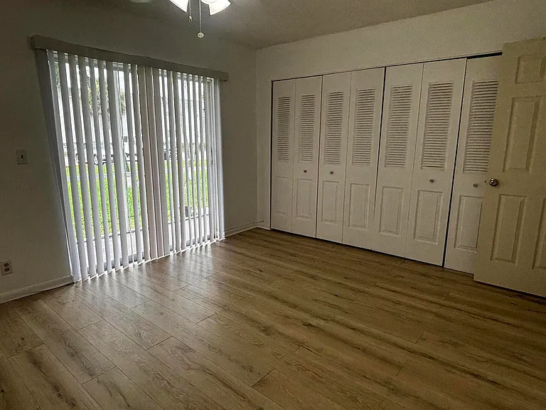 353 Sheffield St E #O — Photo 4