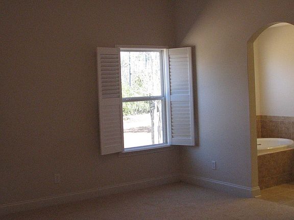 3rd image of 189 Majestic Oaks Dr
