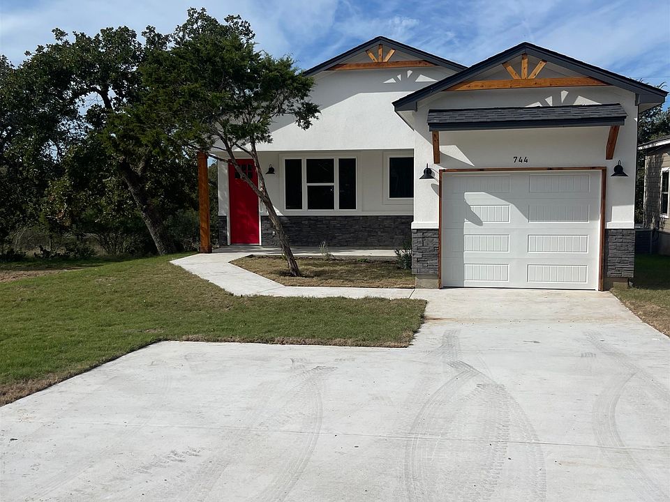 1st image of 744 Pine Lane