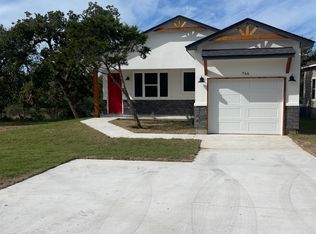 744 Pine Ln, Cottonwood Shores, TX 78657