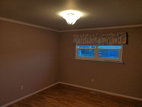 3rd image of 18250 Parkridge Dr