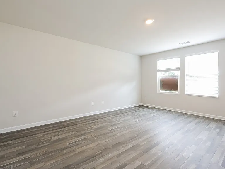 161 Evvalane Dr — Photo 3