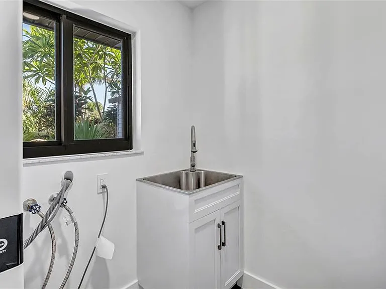 15180 Lyneburg Ave — Photo 42