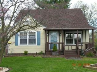 19 Mill St, Seven Valleys, PA 17360