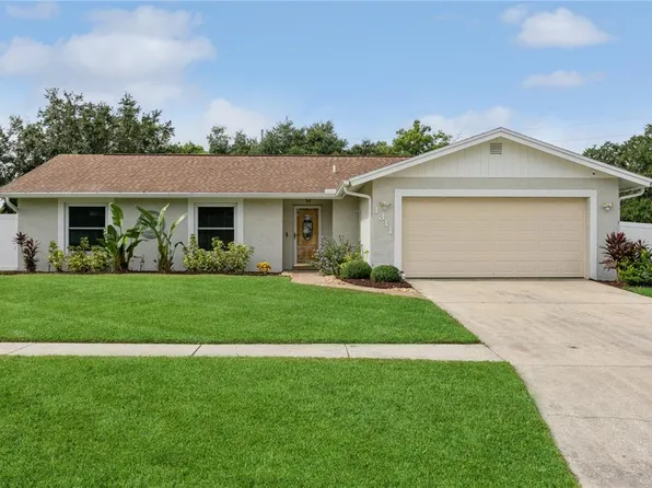 1311 Sandalwood Dr, Plant City, FL 33563