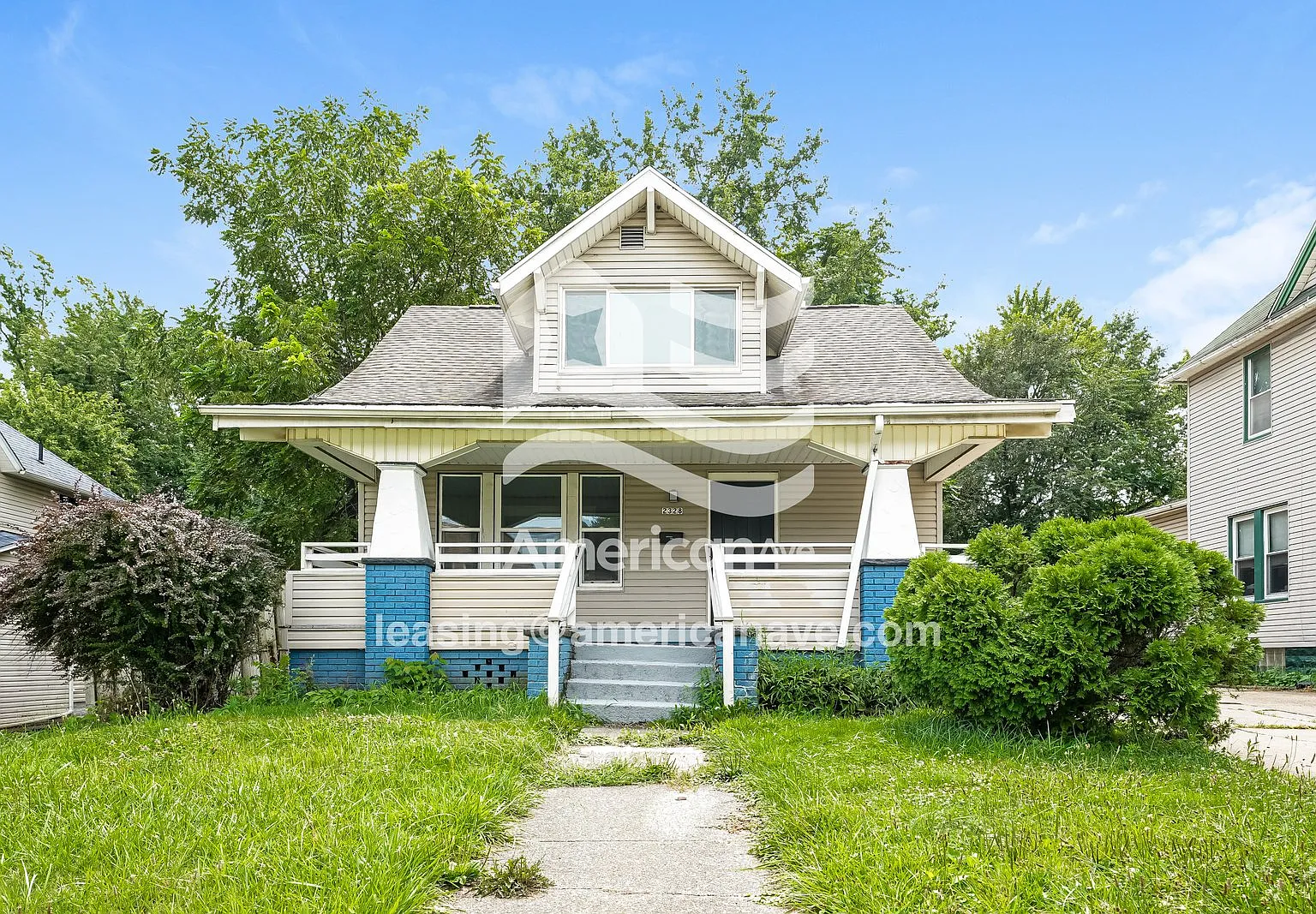 3 bed, 1.0 bath, 1101 sqft, $1,047 — Photo 1