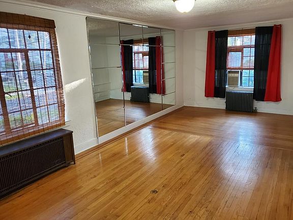 4th image of 125 Lockwood Ave