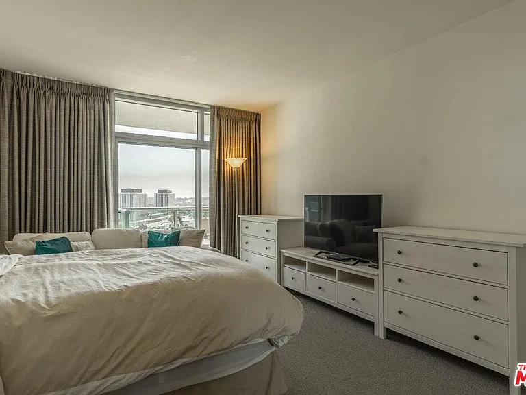 13700 Marina Pointe Dr #1431 — Photo 12