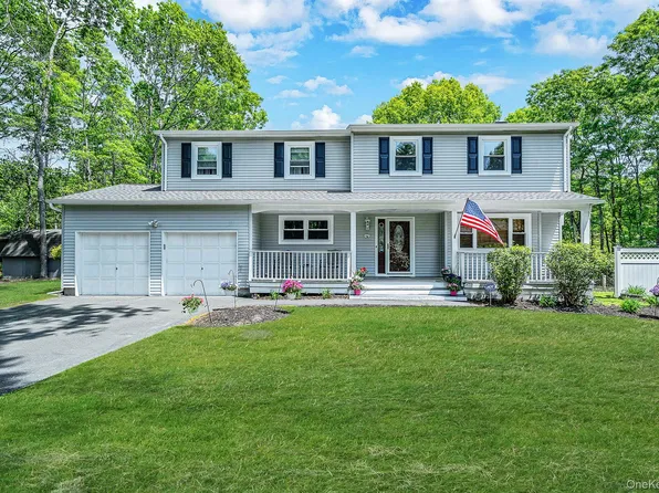 17 Barbara Anne Street, Manorville, NY 11949