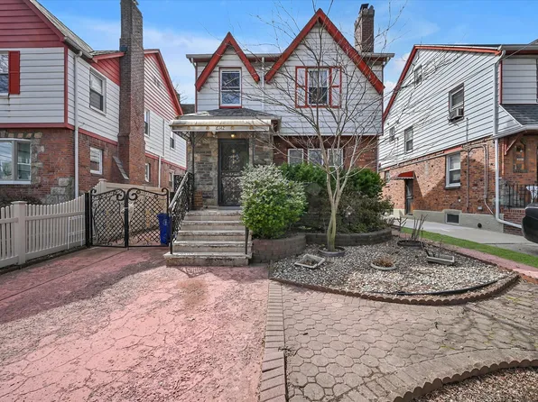 63-42 Alderton St, Rego Park, NY 11374