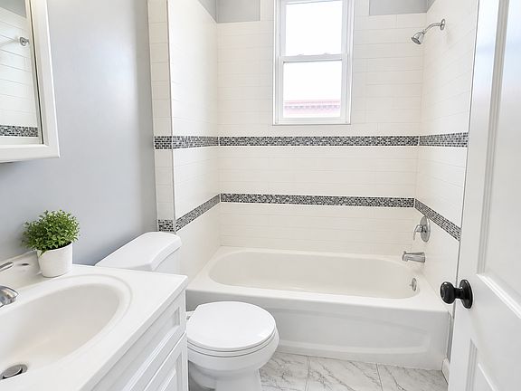 3rd image of 233 Littleton Ave #11AA