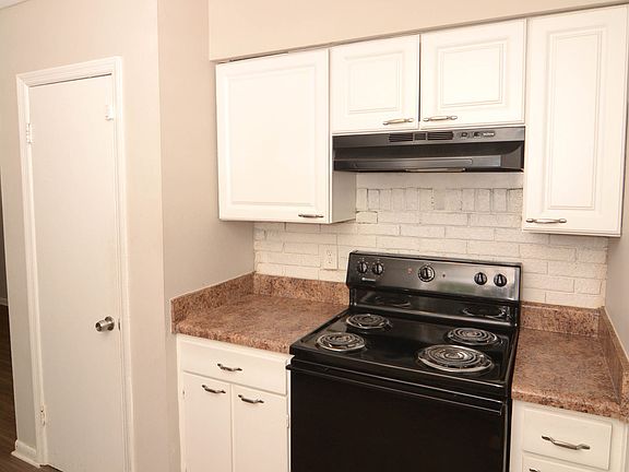 4th image of 7691 Hawthorne Dr