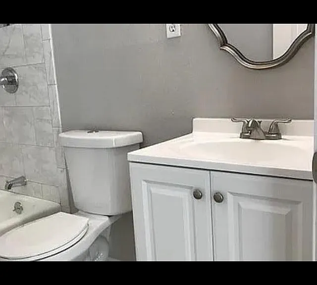 Hardwood Ave — Photo 4