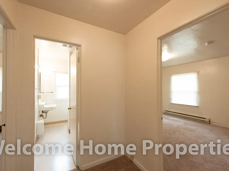 36 NE Ash Ave — Photo 5