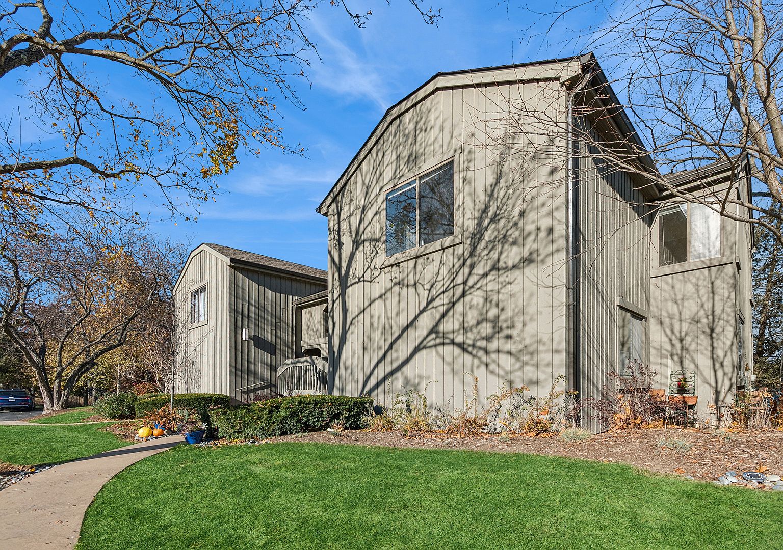 33 Shoreline Rd APT B