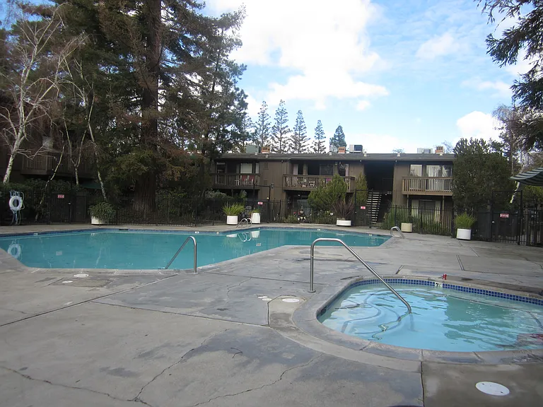 921 Fulton Ave #424 — Photo 2