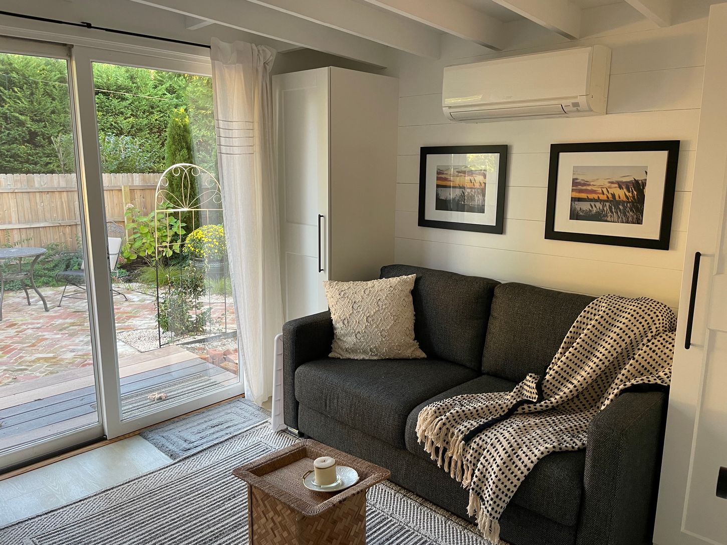  Pullout queen sofa bed.  