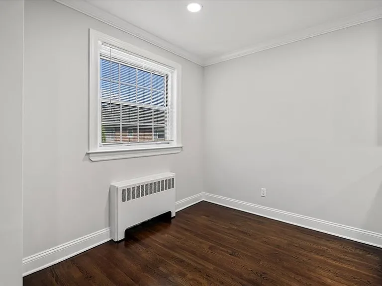 Whitehall Apartments — Photo 12