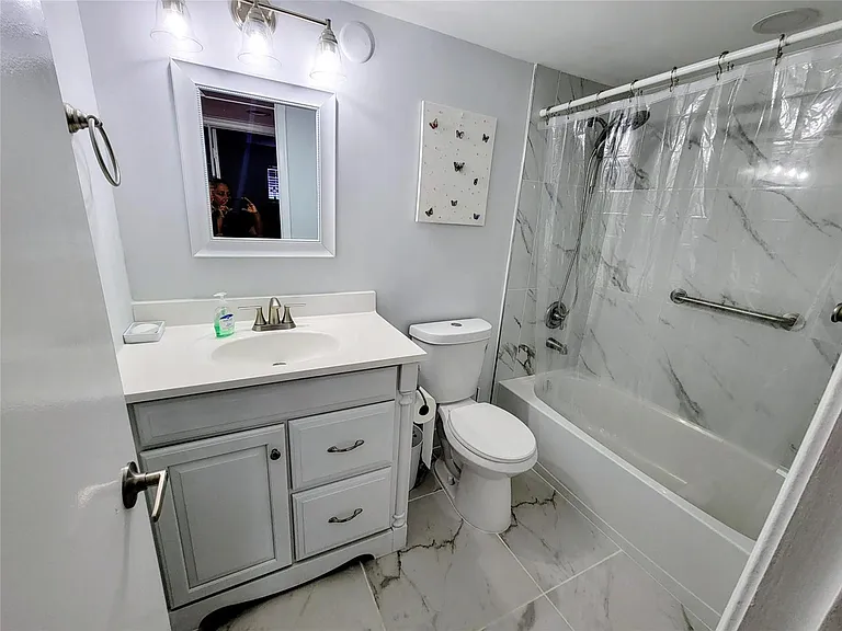 9411 N Hollybrook Lake Dr #209 — Photo 6