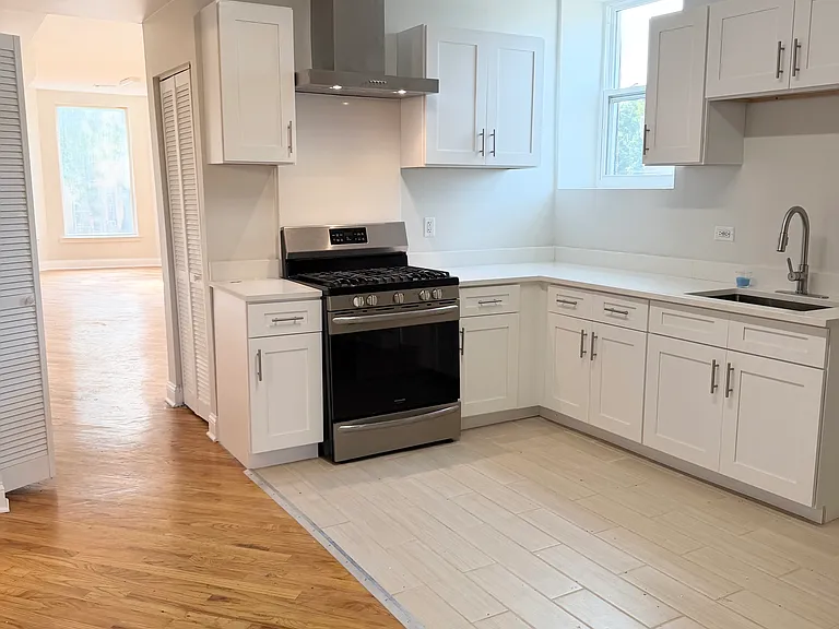454 N Hamlin Ave #3 — Photo 3