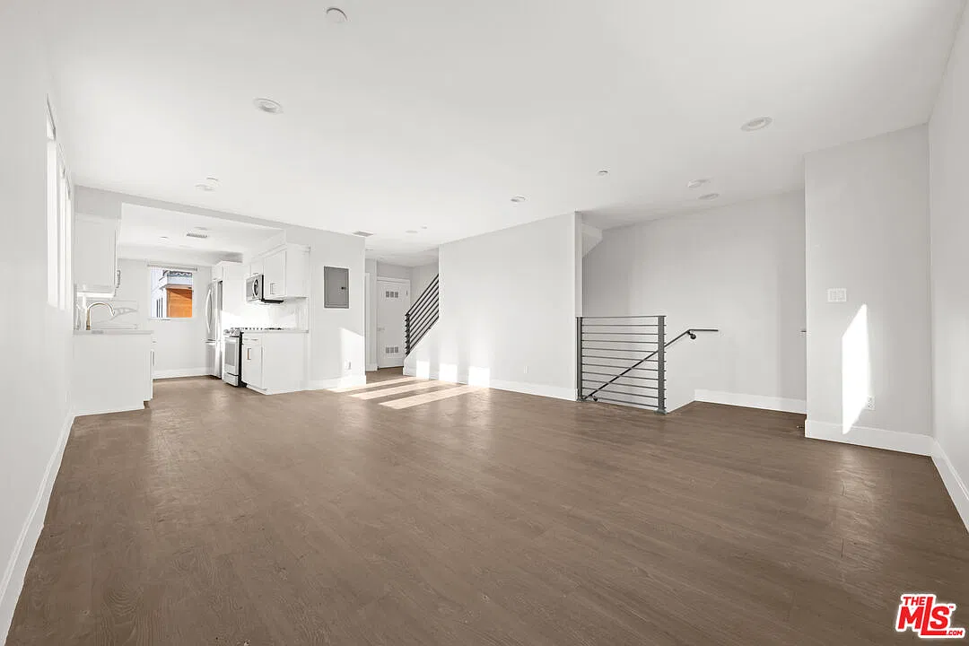 4 bed, 4.0 bath, 1800 sqft, $4,950 — Photo 4