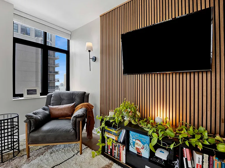 630 N State St #2208 — Photo 8