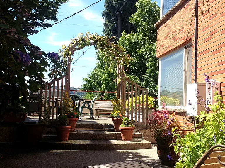 103 E Lynn St #102 — Photo 1