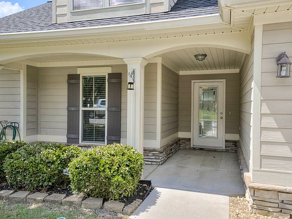3rd image of 812 Paisley Ln