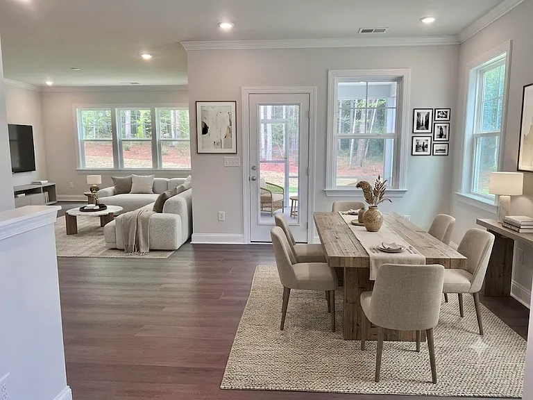 Dinning-Virtually Staged