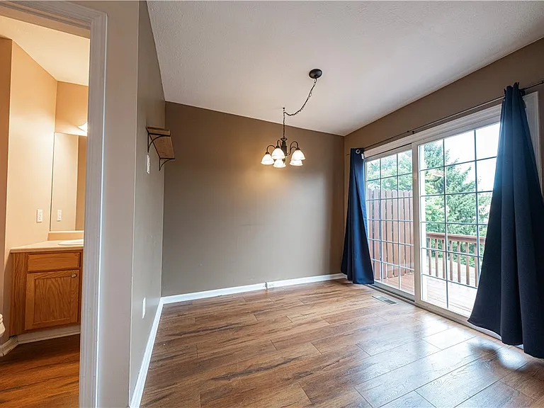 222 Castle Creek Dr — Photo 8