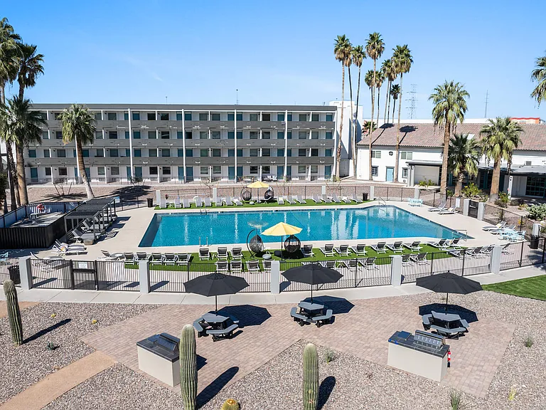 Presidio Palms Apartments — Photo 9
