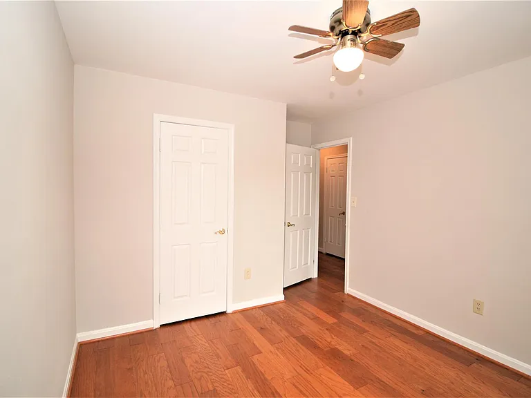 1002 Mondrian Ter #1002 — Photo 18