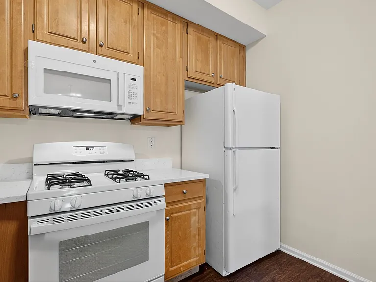 The Apartments At Weatherby — Photo 16