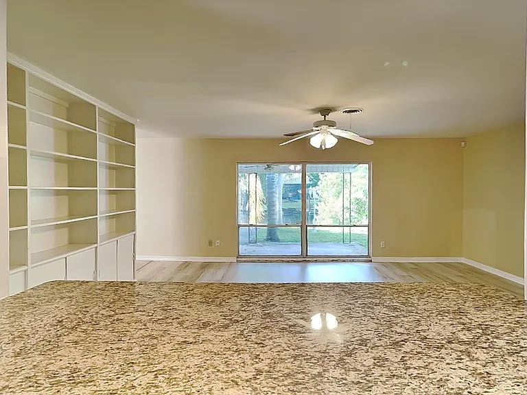 2512 Sea Breeze Ct — Photo 10