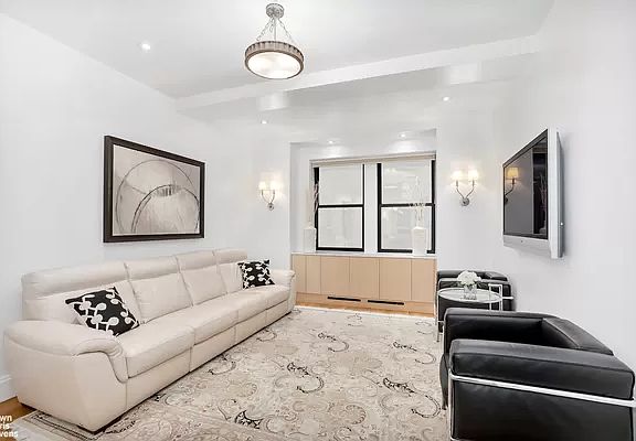 3rd image of 110 Central Park S APT 6C