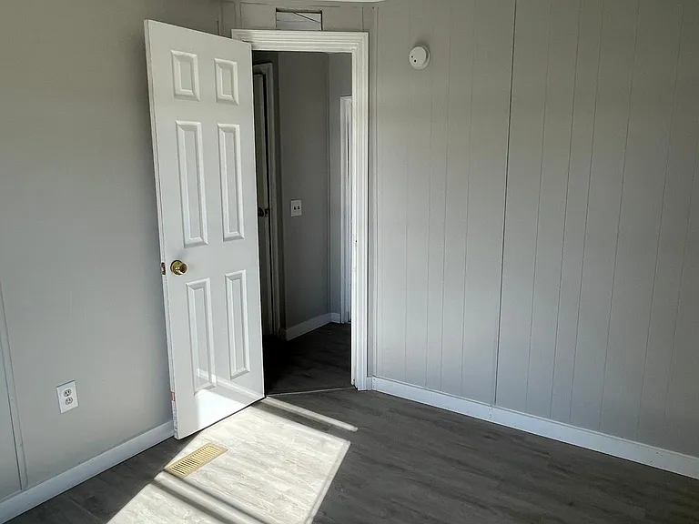 126 Alex Dr — Photo 5