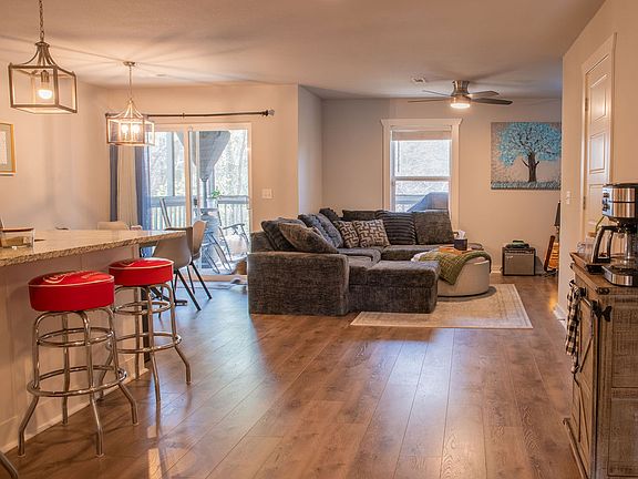 3rd image of 9 Alyce Ln
