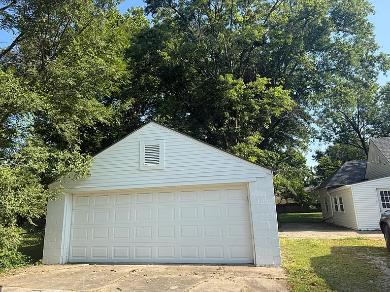 1106 Green St — Photo 3
