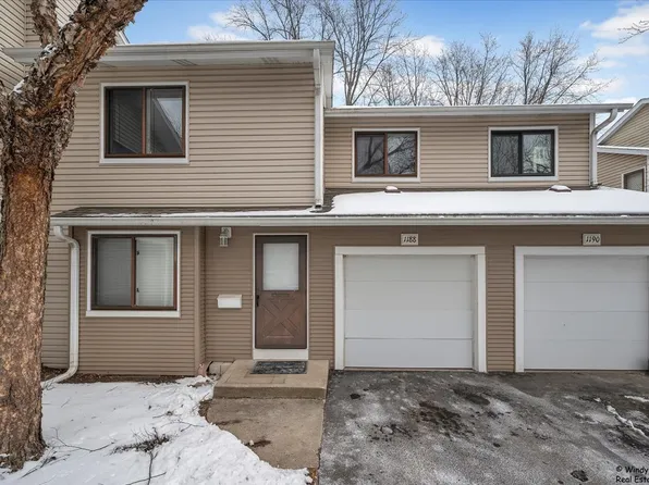 1188 E Cunningham Dr, Palatine, IL 60074