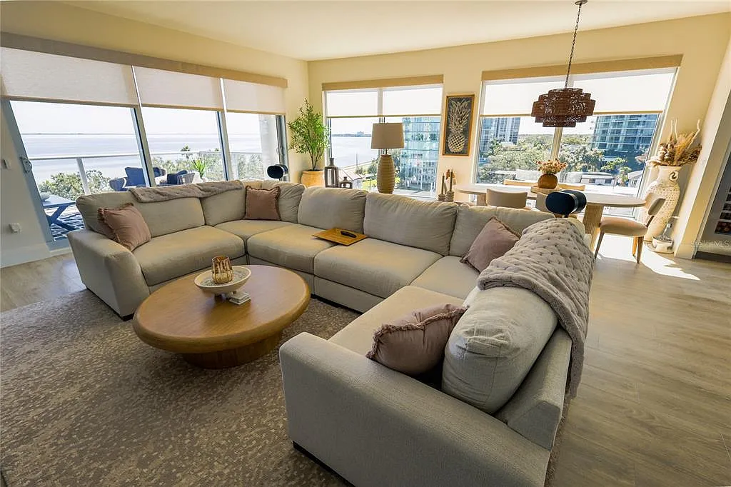3 bed, 3.5 bath, 2522 sqft, $22,000 — Photo 2