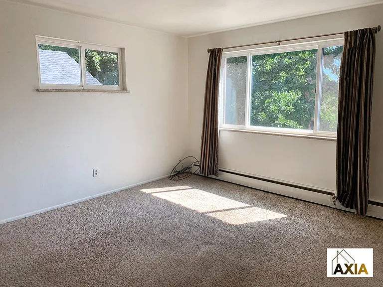 715 19th St — Photo 2