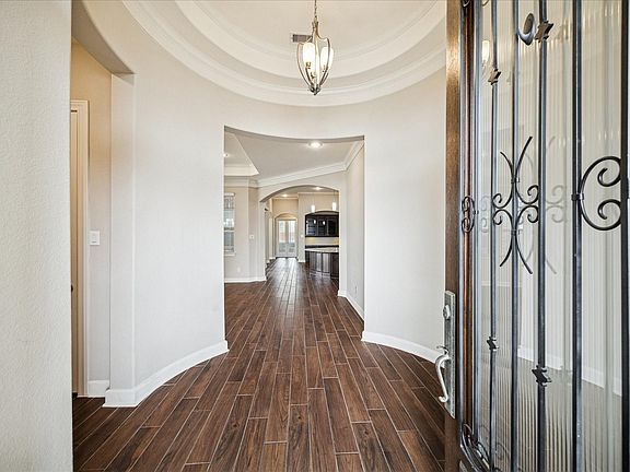 4th image of 2030 Edgemont Pl