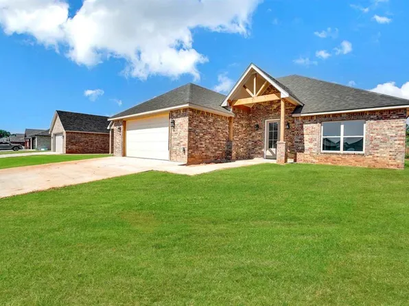218 NW Sandstone Ave, Cache, OK 73527