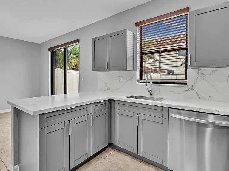 3320 W 90th St — Photo 28