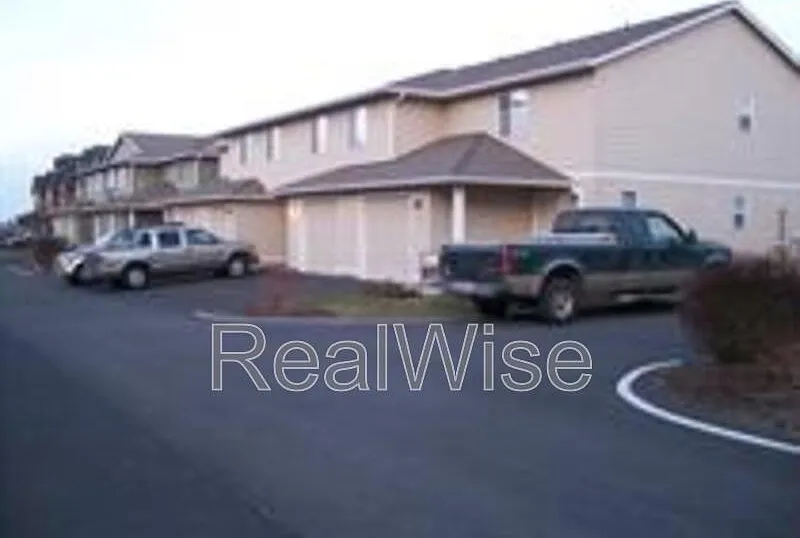 2621 NW Cedar Ave #2