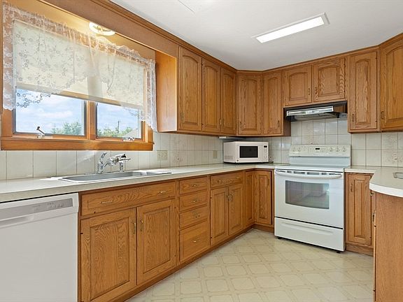 5th image of 12 Highland Ave