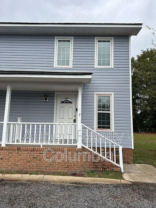 2 bed, 1.5 bath, 833 sqft, $1,150 — Photo 1