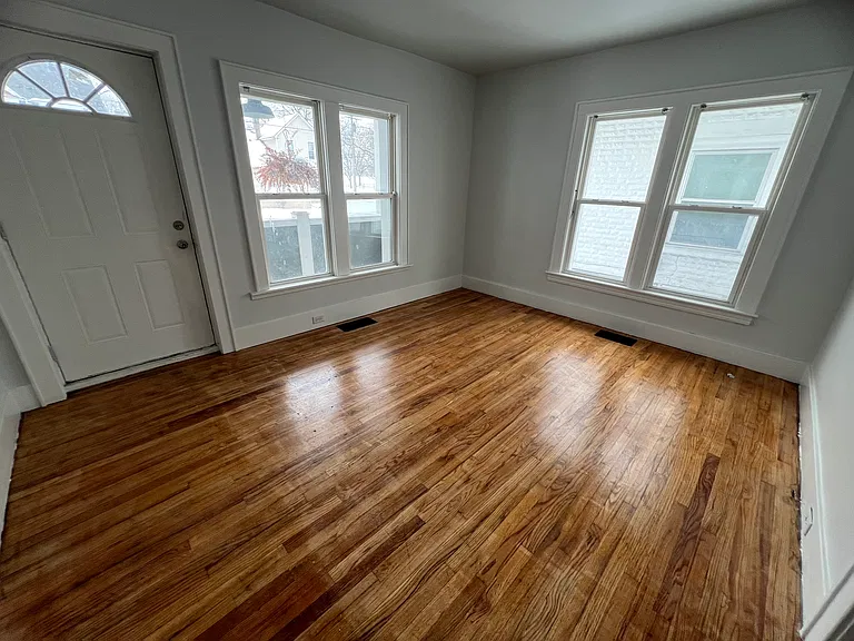 541 Lincoln Ave NW — Photo 17